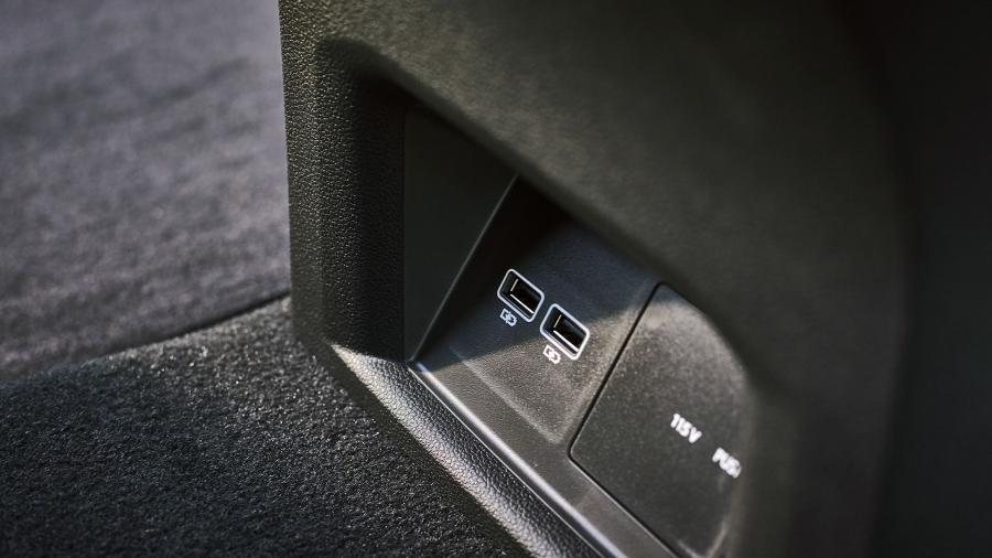 Детали интерьера Volkswagen Atlas V6 4Motion 2017 года  (фото 47 из 52)
